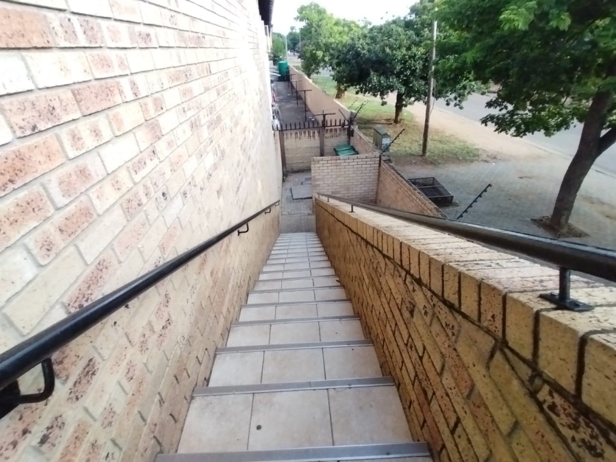 2 Bedroom Property for Sale in Lower Bo-dorp North West